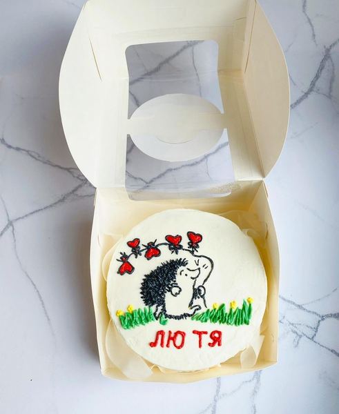 Бенто-торт с рисунком ежика в подарочной коробке