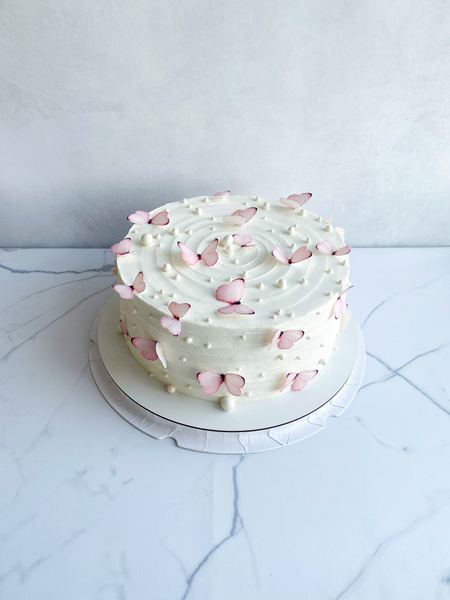 Белый торт с цветочным декором